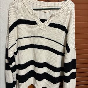 Lucky Brand Black and Cream V-Neck Sweater. NWOT